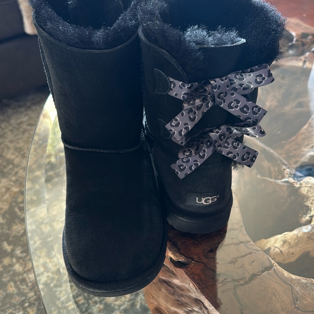 UGG black